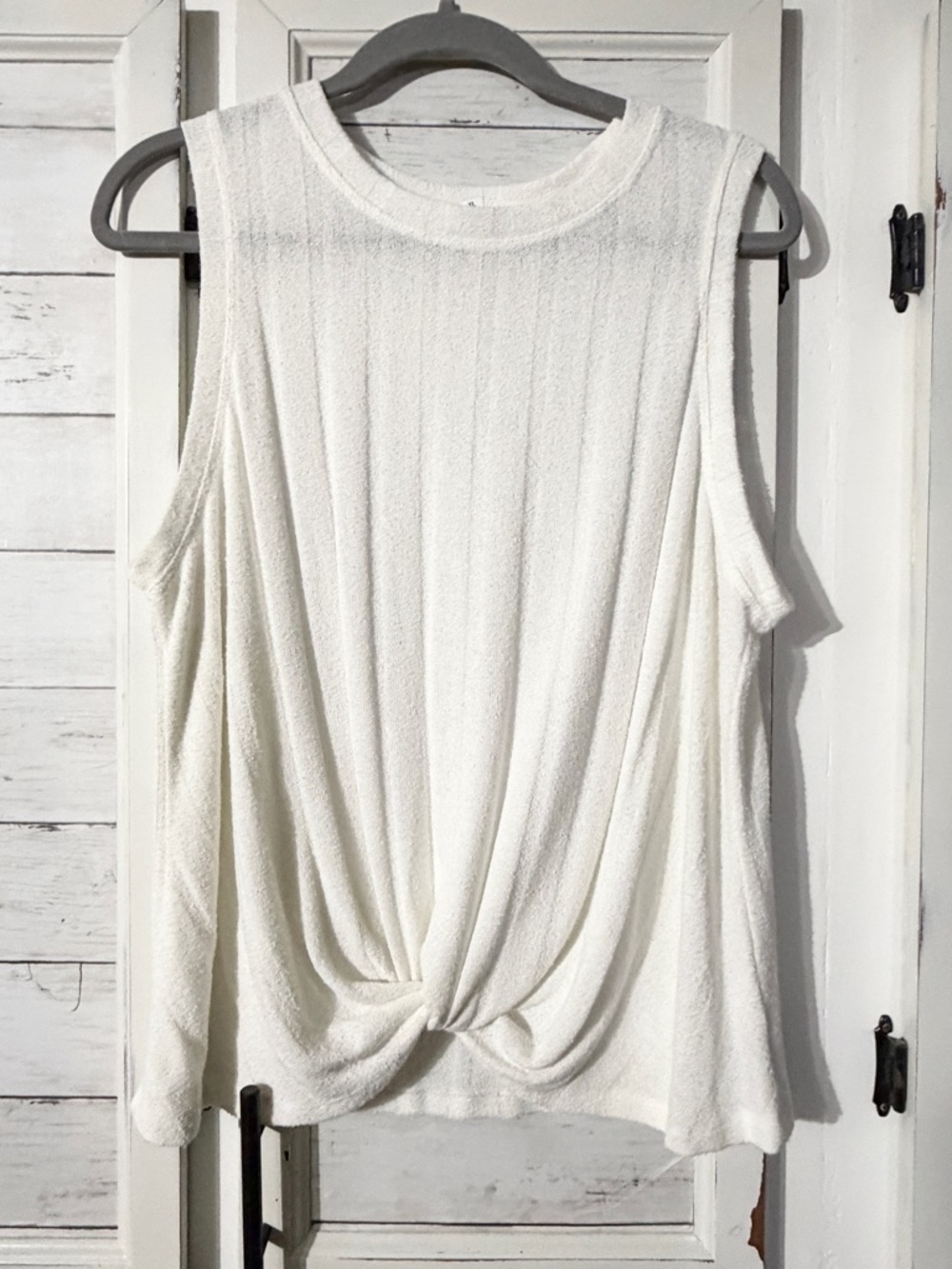 Time and Tru Cream Twist Front Tank Top XL Textured Sleeveless